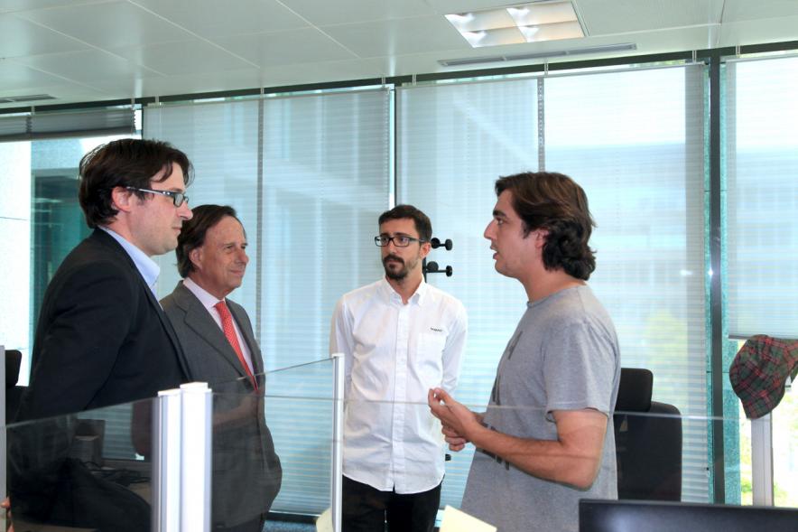Visita a la Empresa Visita de las autoridades a la empresa Buguroo - 