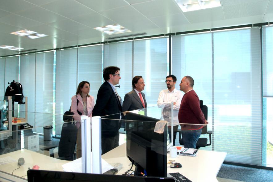 Visita a la Empresa Buguroo -  Visita de las autoridades a la empresa Buguroo