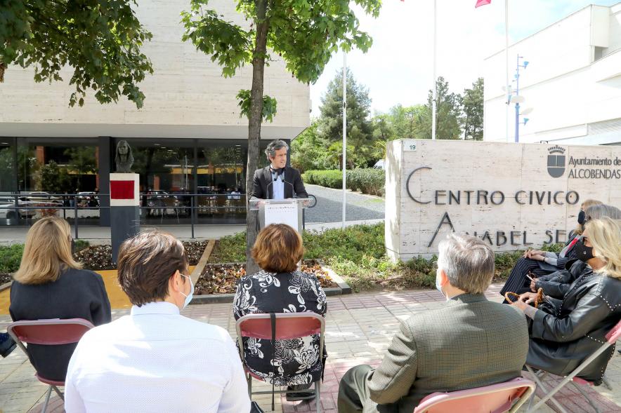 Vicealcalde Aitor Retolaza. Inauguración Busto Anabel Segura.