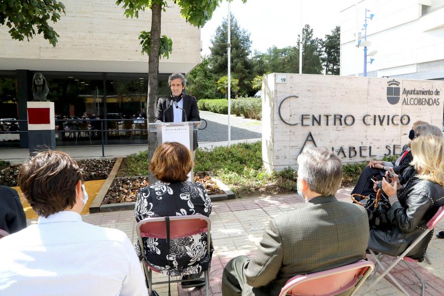 Vicealcalde Aitor Retolaza. Inauguración Busto Anabel Segura.