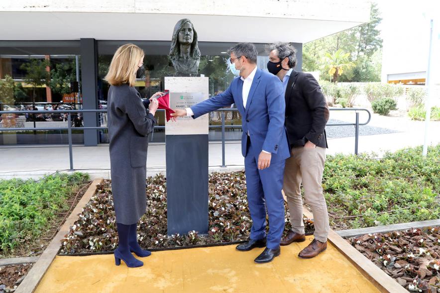 Alexandra Segura, Alcalde Rafael Sánchez y Vicealcalde Aitor Retolaza.