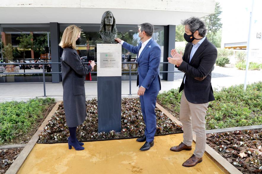 Inauguración Busto Anabel Segura en el C.C. Anabel Segura