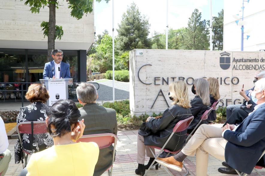 Alcalde Rafael Sánchez . Inauguración Busto Anabel Segura.