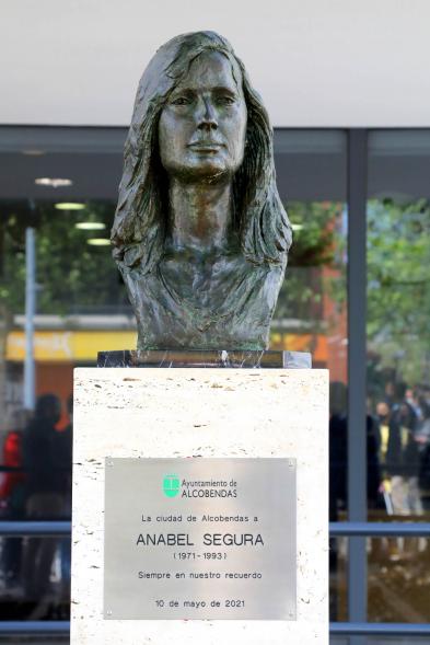  Busto Anabel Segura. Artista José Torres Guardia.