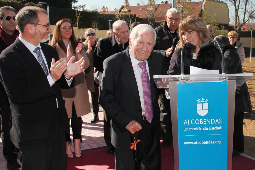 Acto de Denominación de la Calle Diego Salmerón-Imagen de un momento del discurso en presencia de varia autoridades