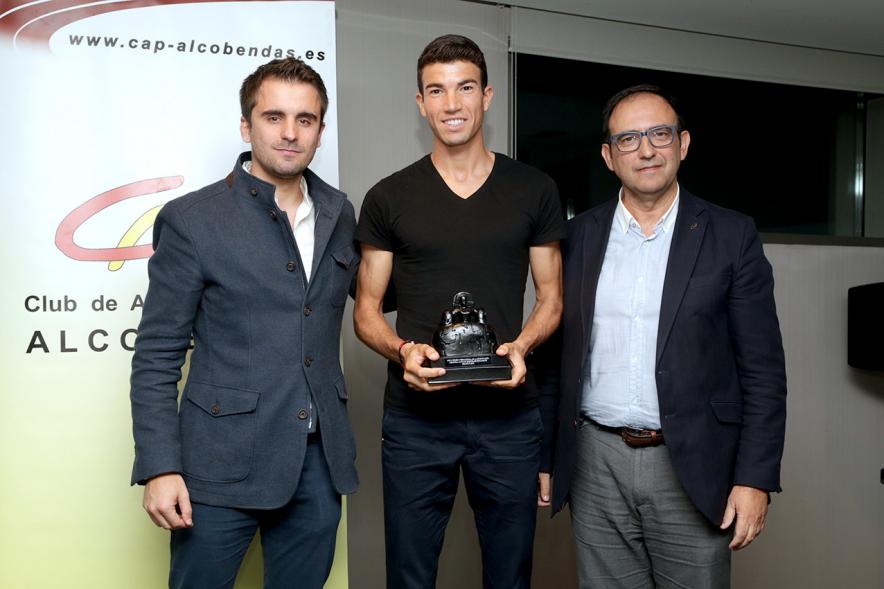 Premios CAP 2017 -  Un premiado con los organizadores.
