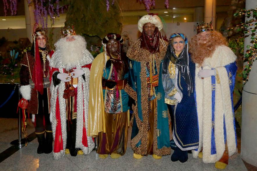 Cabalgata de Reyes 2018 -  Imagen de los Reyes Magos con sus pajes.