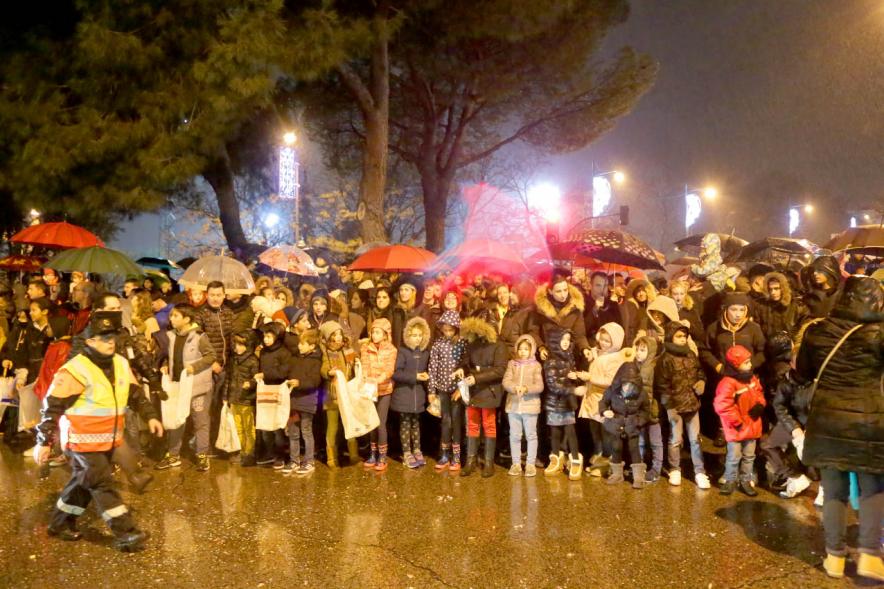 Cabalgata de Reyes 2018 - Imagen de la gente en la calle esperando que pase la cabalgata.