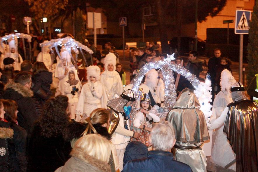Cabalgata de Reyes 2017 - Imagen de personajes participantes en el desfile.
