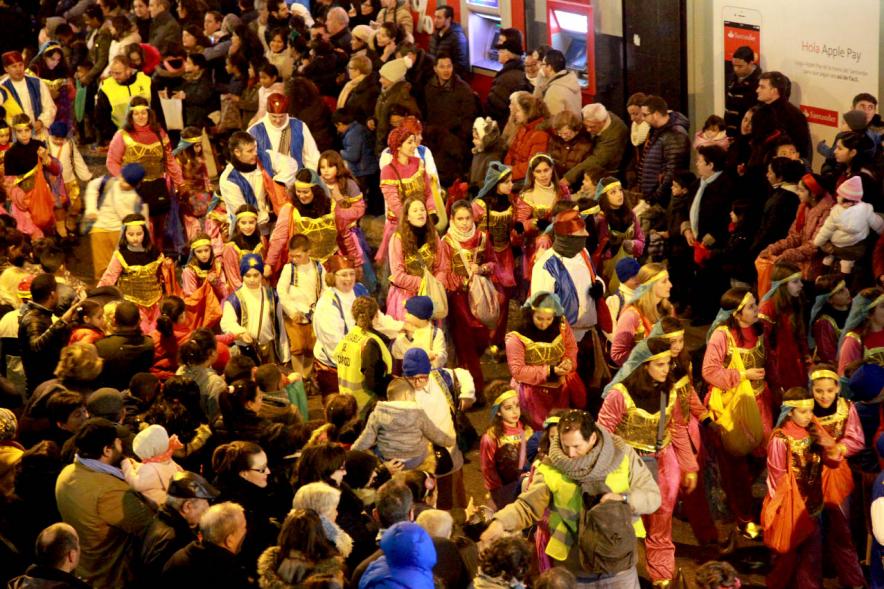 Cabalgata de Reyes 2017 - Imagen de personajes participantes en el desfile.