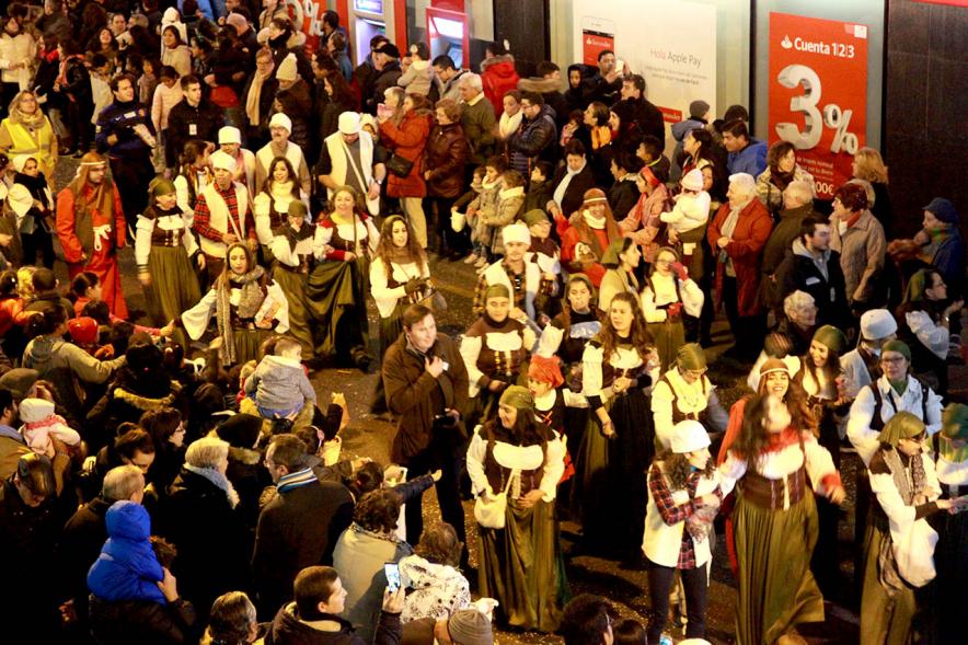 Cabalgata de Reyes 2017 - Imagen de personajes participantes en el desfile.