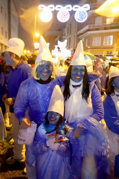 Cabalgata de Reyes 2018 - Imagen de personas participantes en el desfile que van disfrazados.