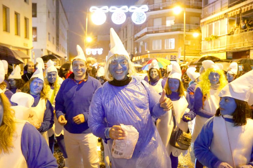 Cabalgata de Reyes 2018 - Imagen de personas participantes en el desfile que van disfrazados.