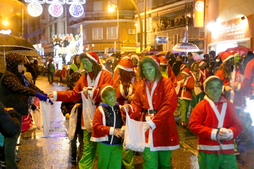 Cabalgata de Reyes 2018 - Imagen de personas participantes en el desfile que van disfrazados.