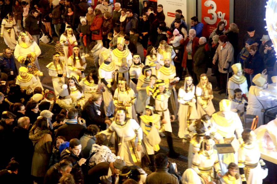 Cabalgata de Reyes 2017 - Imagen de personajes participantes en el desfile.