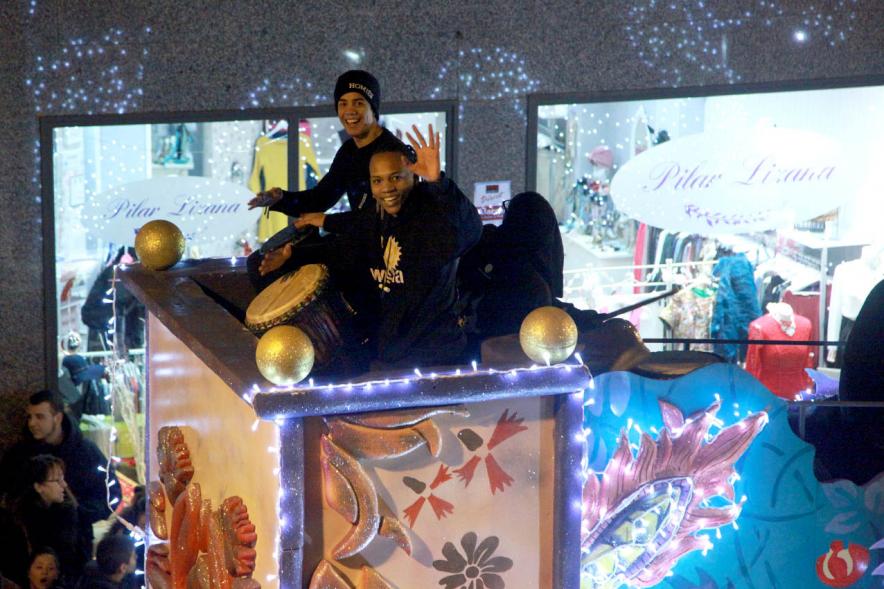 Cabalgata de Reyes 2017 - Imagen de integrantes de una de las carrozas.