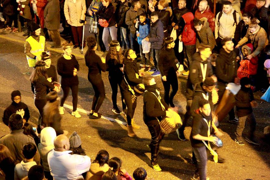 Cabalgata de Reyes 2017 -Imagen de integrantes de una de las carrozas.