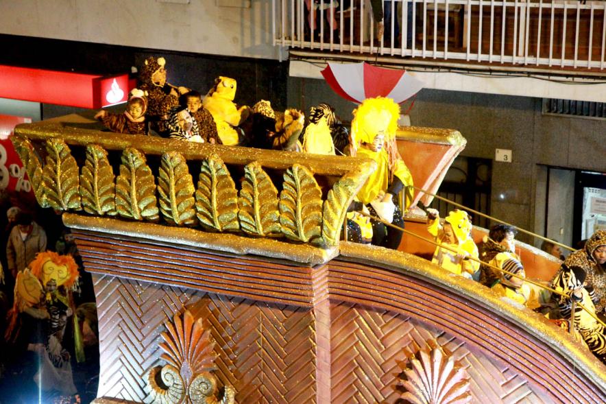 Cabalgata de Reyes 2017 - Imagen de integrantes de una de las carrozas.