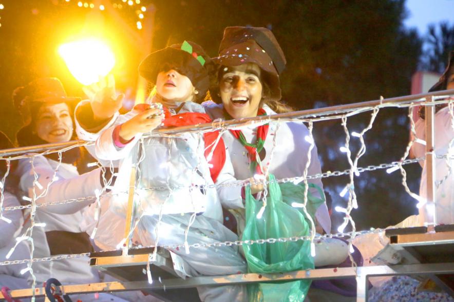 Cabalgata de Reyes 2018 - Imagen de unos niños en una carroza.