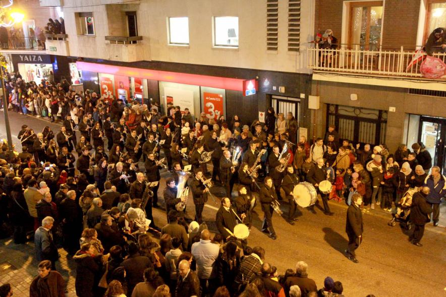 Cabalgata de Reyes 2017 - Imagen de la banda de música durante el desfile.