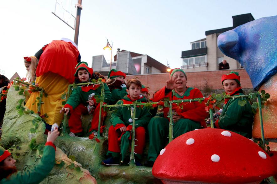 Cabalgata de Reyes 2017 - Imagen de integrantes de una de las carrozas.