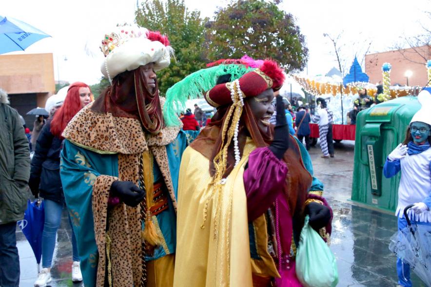 Cabalgata de Reyes 2018 - Imagen del Rey Baltasar acompañado de su paje.