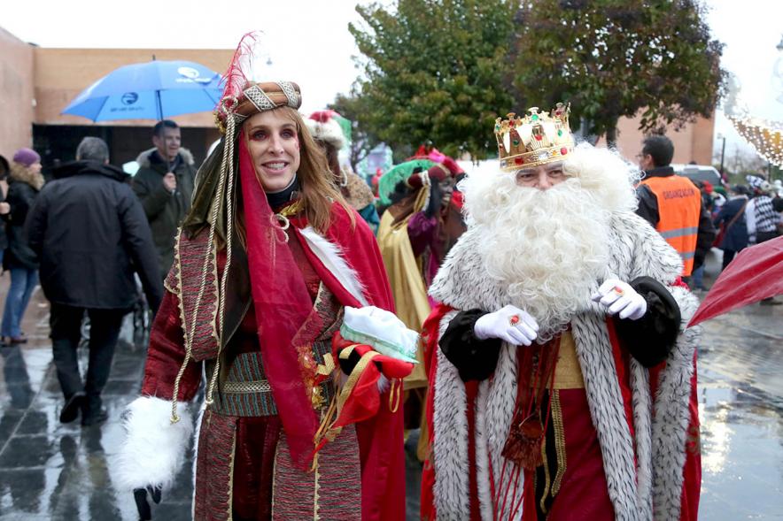 Cabalgata de Reyes 2018 - Imagen del Rey Melchor acompañado de su paje.