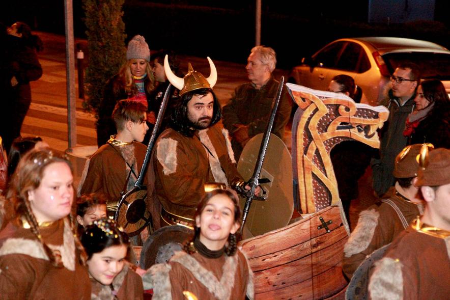 Cabalgata de Reyes 2017 - Imagen de personajes participantes en el desfile.