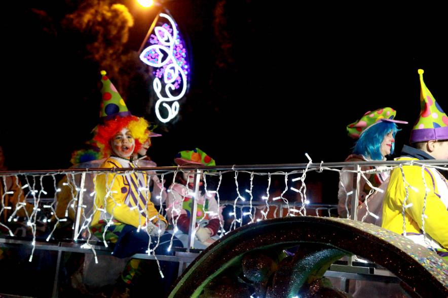 Cabalgata de Reyes 2017 - Imagen de integrantes de una de las carrozas.