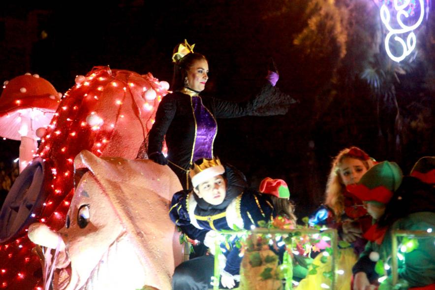 Cabalgata de Reyes 2017 - Imagen de integrantes de una de las carrozas.