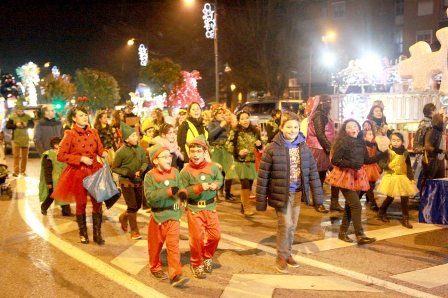 Cabalgata de Reyes 2017 - Imagen de personajes participantes en el desfile.