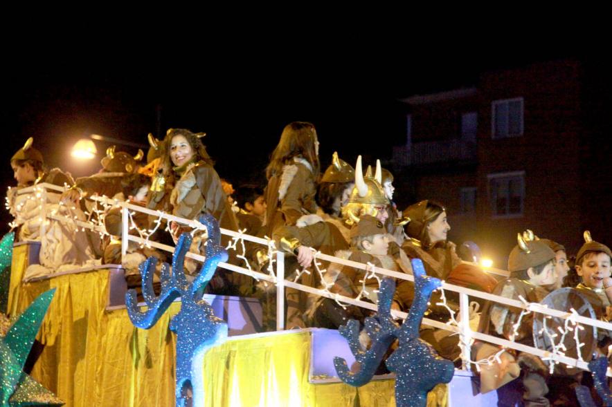 Cabalgata de Reyes 2017 - Imagen de integrantes de una de las carrozas.