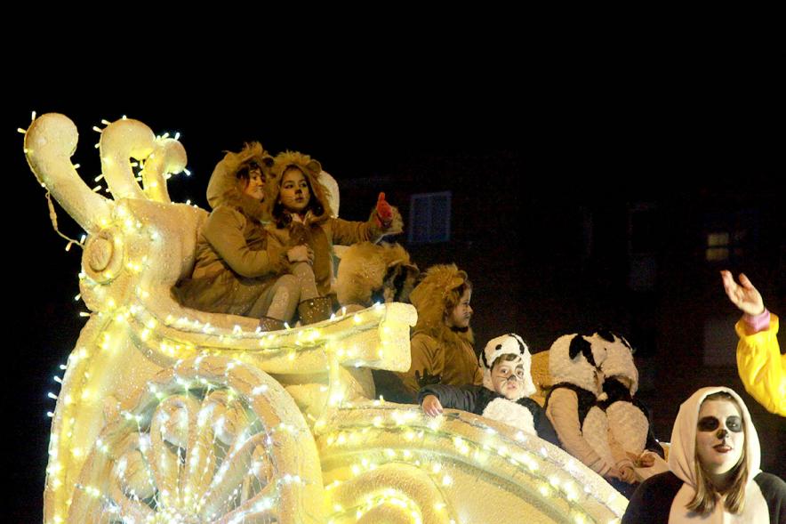 Cabalgata de Reyes 2017 - Imagen de integrantes de una de las carrozas.