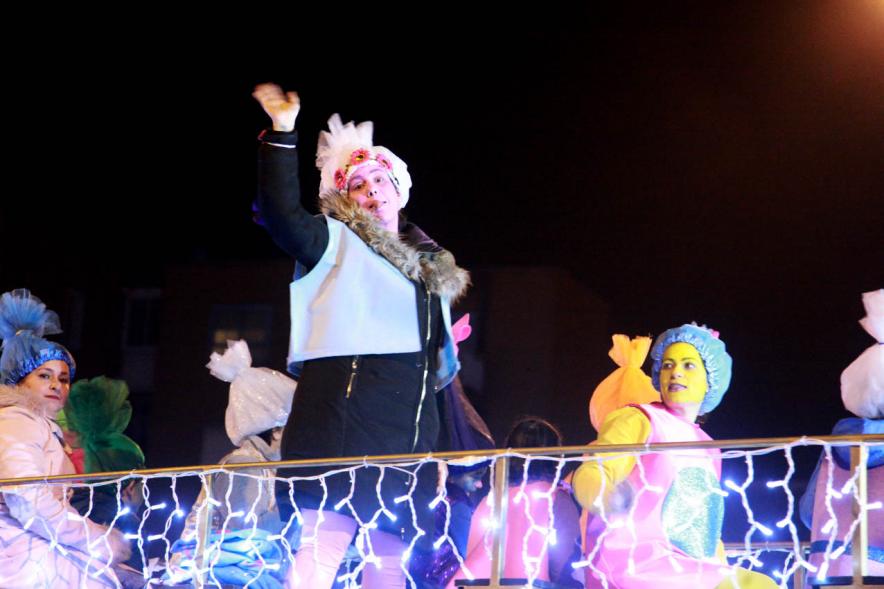 Cabalgata de Reyes 2017 - Imagen de integrantes de una de las carrozas.