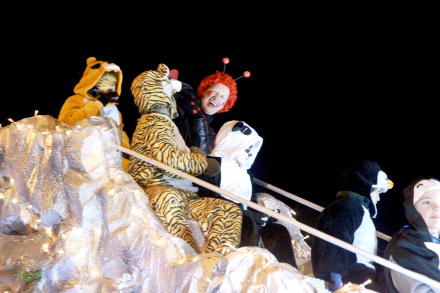 Cabalgata de Reyes 2017 - Imagen de integrantes de una de las carrozas.