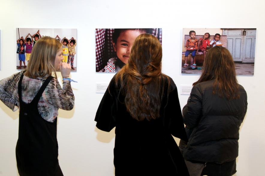 Visitantes Exposición "El Futuro de Camboya"