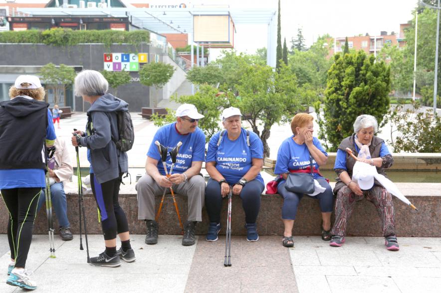 Semana del Mayor 2018 - Marcha Caminando Juntos - Imagen de algunos participantes antes de la salida.