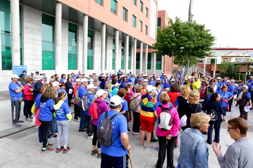 Semana del Mayor 2018 - Marcha Caminando Juntos - Imagen de algunos participantes antes de la salida.