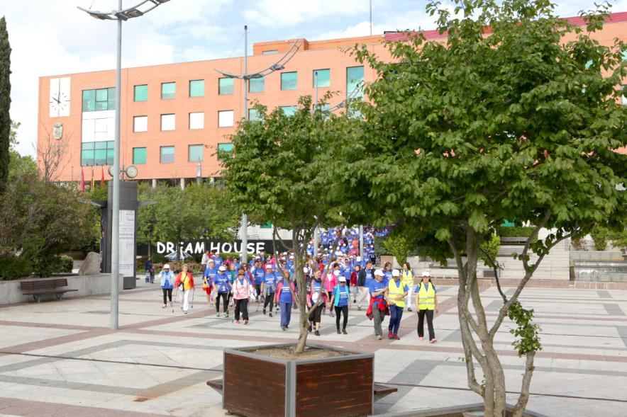 Semana del Mayor 2018 - Marcha Caminando Juntos - Imagen panorámica del punto de encuentro para la salida de la marcha.