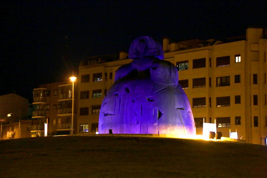 Campaña Ilumínalo de Azul Día del Autismo - Imagen de la Menina iluminada.