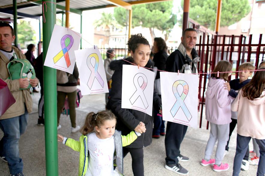 Niños y padres participando.. Celebración Día Mundial Contra el Cancer de Mama - 2019