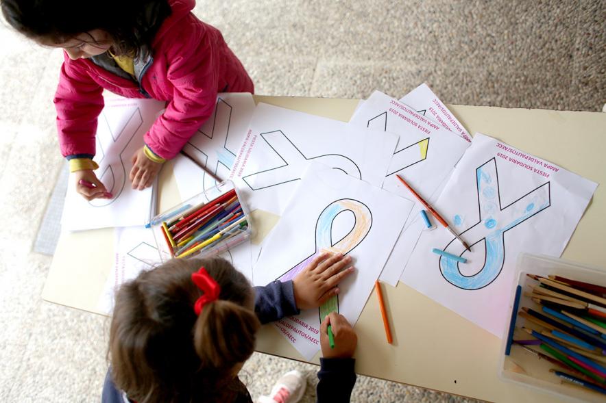 Niños participando en actividades. Celebración Día Mundial Contra el Cancer de Mama - 2019