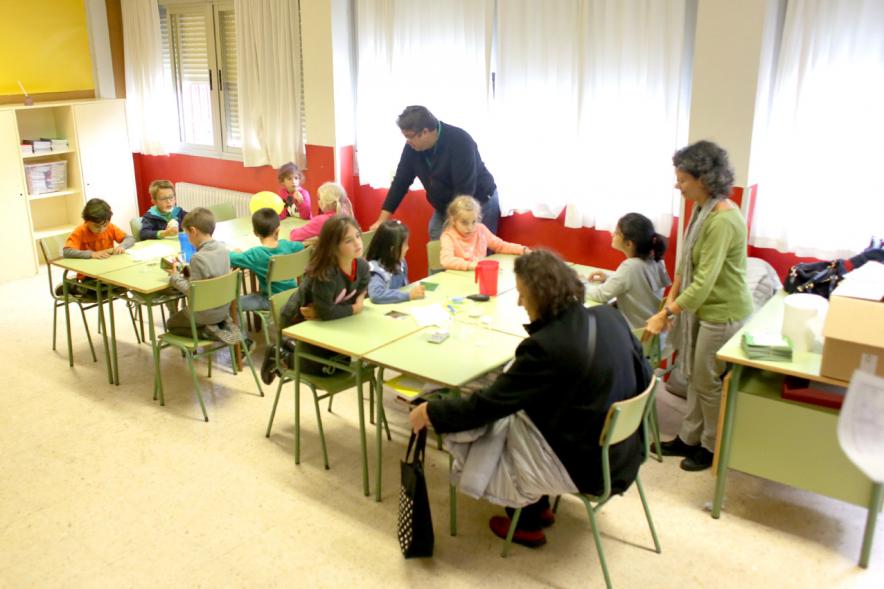 Niños participando en actividades. Celebración Día Mundial Contra el Cancer de Mama - 2019