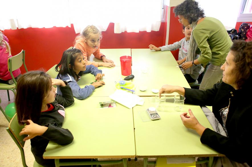 Niños participando en actividades. Celebración Día Mundial Contra el Cancer de Mama - 2019