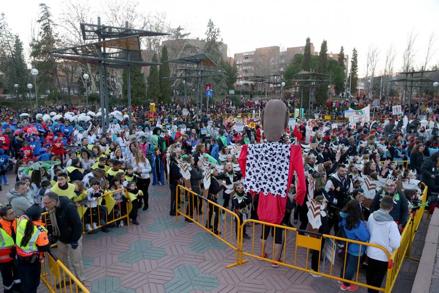 Desfile de Carnaval 2018 - Imagen vista general de participantes en el desfile.