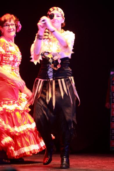 Baile de Carnaval de Mayores 2017 - Imagen de una de las participantes en el baile.