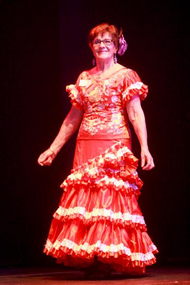 Baile de Carnaval de Mayores 2017 - Imagen de una de las participantes en el baile.