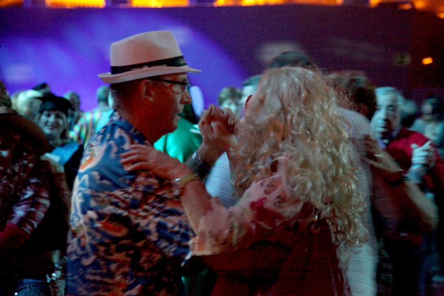Carnaval de Mayores 2018 - Primer plano de una pareja disfrazada.