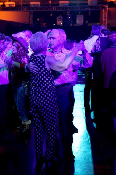 Carnaval de Mayores 2018 - Primer plano de las parejas bailando.