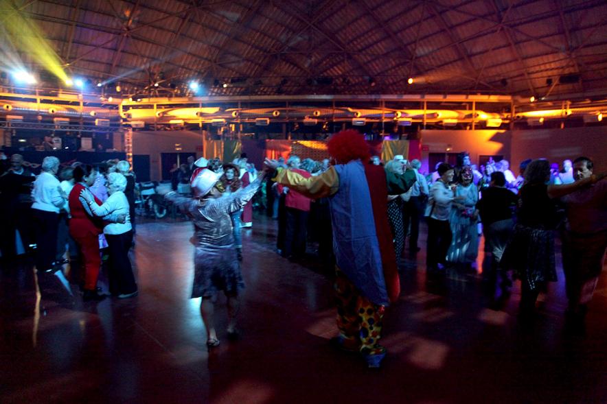 Carnaval de Mayores 2018 - Imagen lateral del baile de carnaval.